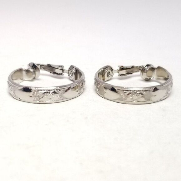 Vintage Clip On Hoop Earrings, Silver Tone, Minimal 1 Inch Size, Simple Estate - Picture 1 of 5